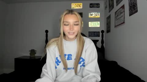 Snapshot of livvywinters chatting on 03/25/26, 04:51 Livvy online show from 03/25/26, 04:51