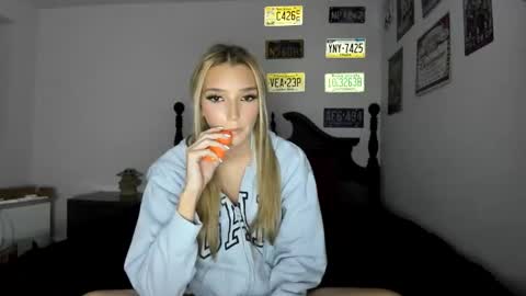 Snapshot of livvywinters chatting on 04/09/26, 04:45 Livvy online show from 04/09/26, 04:45