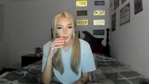 Snapshot of livvywinters chatting on 04/16/26, 04:57 Livvy online show from 04/16/26, 04:57