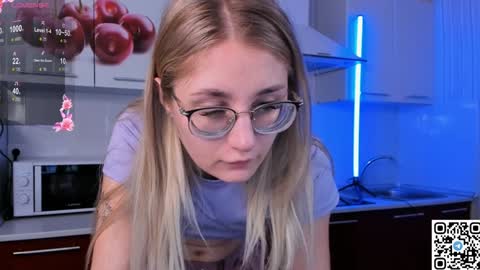 Snapshot of livyybosom chatting on 12/10/24, 06:06 My name is Livy Nice to meet you Thumbs up please its important online show from 12/10/24, 06:06