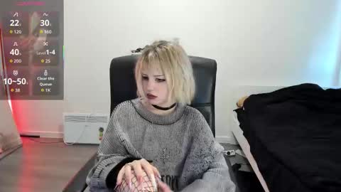 Snapshot of liyaluna chatting on 10/08/25, 10:35 LIA online show from 10/08/25, 10:35