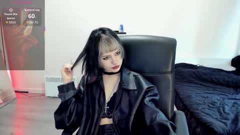 Snapshot of liyaluna chatting on 10/10/25, 10:47 LIA online show from 10/10/25, 10:47