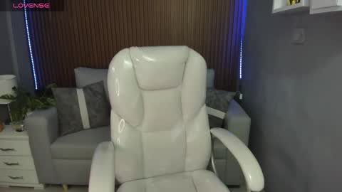 LIZ online show from 11/08/25, 02:56