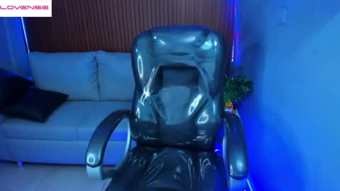 Snapshot of liz_bohemia chatting on 04/28/26, 02:27 LIZ online show from 04/28/26, 02:27