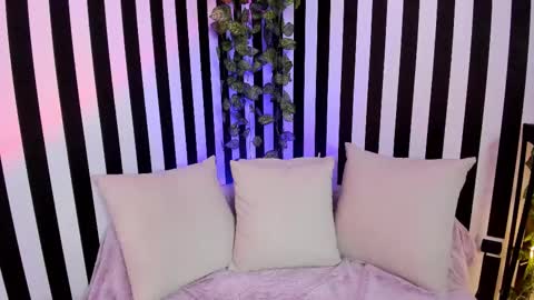 Liz  online show from 09/29/25, 12:10