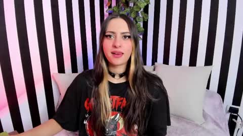 Snapshot of liz_goth chatting on 04/21/26, 02:01 Liz online show from 04/21/26, 02:01