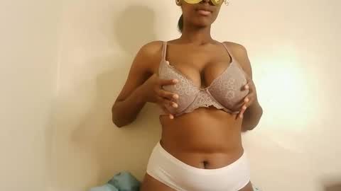 Snapshot of liz_lovie chatting on 05/13/26, 06:05 liz_lovie online show from 05/13/26, 06:05