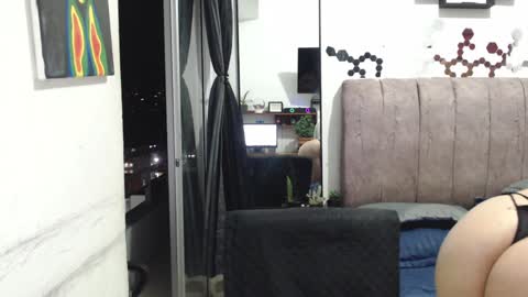 Snapshot of liza_thurner chatting on 01/05/25, 12:31 Liza Thurner online show from 01/05/25, 12:31