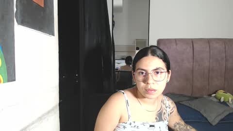 Snapshot of liza_thurner chatting on 10/04/25, 01:03 Liza Thurner online show from 10/04/25, 01:03