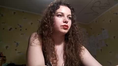 Snapshot of lizabethkimbal chatting on 04/13/26, 05:18 Molly online show from 04/13/26, 05:18