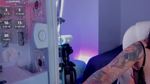 Snapshot of lizasoto chatting on 12/26/24, 02:44 Liza online show from 12/26/24, 02:44