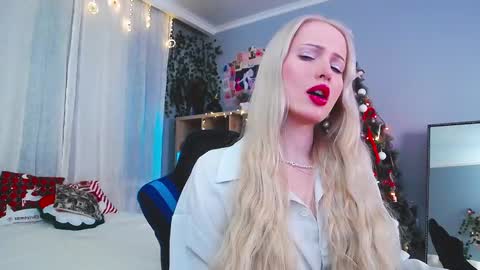 Snapshot of lizberry_moon chatting on 01/04/25, 11:48 Lisa online show from 01/04/25, 11:48