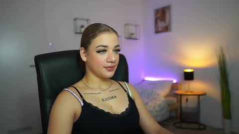 Snapshot of lizbethbierss chatting on 12/14/25, 06:56 Elizabeth online show from 12/14/25, 06:56