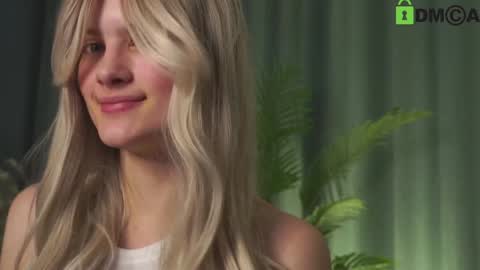 Snapshot of lizbethcoll chatting on 12/29/24, 07:32 Sunnheart online show from 12/29/24, 07:32