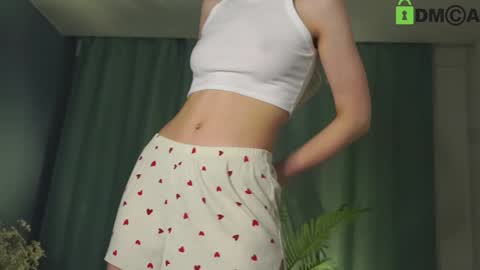 Snapshot of lizbethcoll chatting on 01/09/25, 10:52 Sunnheart online show from 01/09/25, 10:52