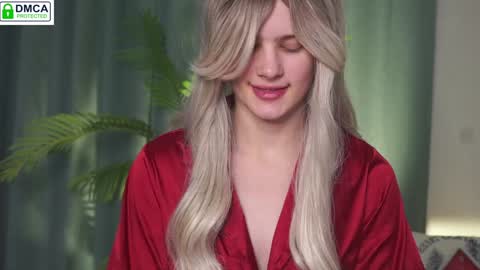 Snapshot of lizbethcoll chatting on 01/11/25, 07:49 Sunnheart online show from 01/11/25, 07:49