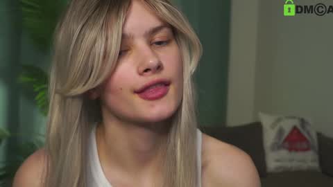 Snapshot of lizbethcoll chatting on 01/31/25, 01:43 Sunnheart online show from 01/31/25, 01:43