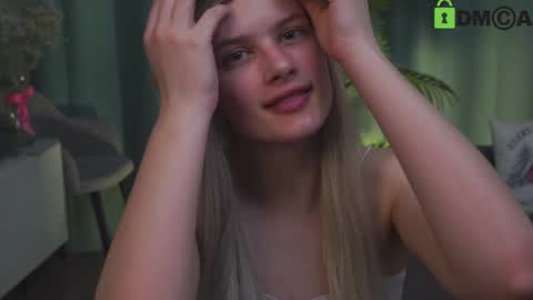 Snapshot of lizbethcoll chatting on 02/22/25, 10:42 Sunnheart online show from 02/22/25, 10:42