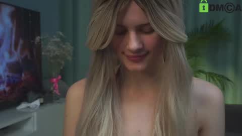 Snapshot of lizbethcoll chatting on 02/24/25, 07:52 Sunnheart online show from 02/24/25, 07:52