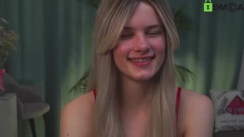 Snapshot of lizbethcoll chatting on 02/25/25, 08:30 Sunnheart online show from 02/25/25, 08:30