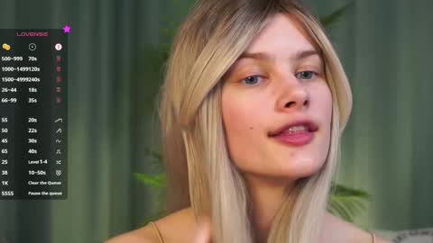 Snapshot of lizbethcoll chatting on 03/01/25, 06:11 Sunnheart online show from 03/01/25, 06:11