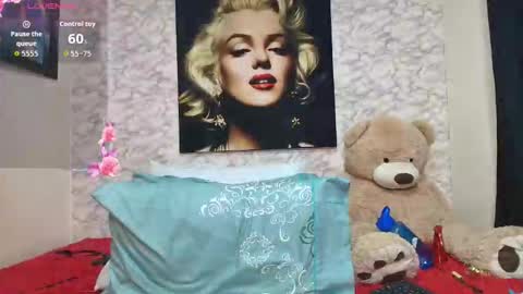 Mariana online show from 10/31/25, 06:20