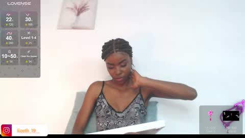 Snapshot of lizethdahyan_19 chatting on 01/10/25, 01:10 liz online show from 01/10/25, 01:10