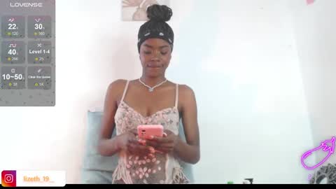 Snapshot of lizethdahyan_19 chatting on 01/15/25, 08:05 liz online show from 01/15/25, 08:05
