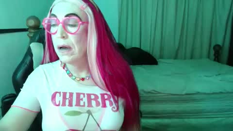 Snapshot of lizicherystrawbery chatting on 04/06/26, 08:04 Lizi Chery Strawbery online show from 04/06/26, 08:04