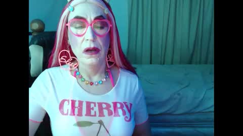 Snapshot of lizicherystrawbery chatting on 04/20/26, 09:01 Lizi Chery Strawbery online show from 04/20/26, 09:01