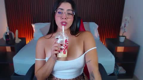 Snapshot of lizowenn_ chatting on 02/12/25, 04:00 LIZETH online show from 02/12/25, 04:00