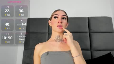 Snapshot of lizz_luna chatting on 09/27/25, 02:44 lizz_luna online show from 09/27/25, 02:44