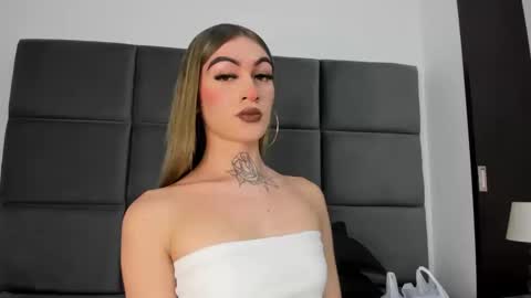 Snapshot of lizz_luna chatting on 09/30/25, 02:44 lizz_luna online show from 09/30/25, 02:44