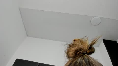 Snapshot of lizz_luna chatting on 10/14/25, 03:57 lizz_luna online show from 10/14/25, 03:57