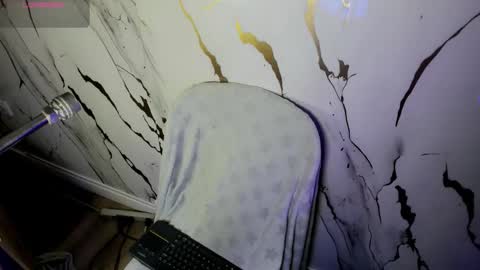 Snapshot of lizz_tender chatting on 03/21/26, 12:21 Lizz online show from 03/21/26, 12:21