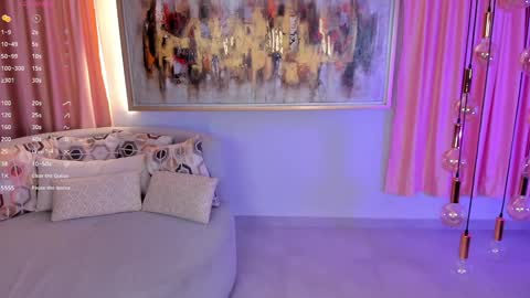 Snapshot of lizzhamilton_ chatting on 12/30/24, 01:48 Lizzi  online show from 12/30/24, 01:48