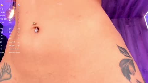 Snapshot of lizzhamilton_ chatting on 01/04/25, 01:52 Lizzi  online show from 01/04/25, 01:52