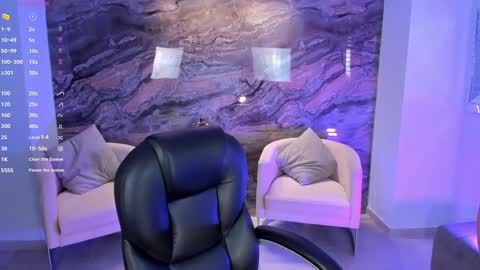 Snapshot of lizzhamilton_ chatting on 01/22/25, 05:16 Lizzi  online show from 01/22/25, 05:16
