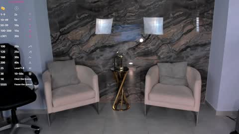 Snapshot of lizzhamilton_ chatting on 01/25/25, 06:01 Lizzi  online show from 01/25/25, 06:01