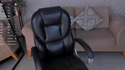 Snapshot of lizzhamilton_ chatting on 01/31/25, 11:56 Lizzi  online show from 01/31/25, 11:56