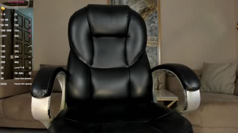 Snapshot of lizzhamilton_ chatting on 02/04/25, 04:37 Lizzi  online show from 02/04/25, 04:37