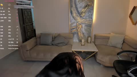 Snapshot of lizzhamilton_ chatting on 02/04/25, 11:27 Lizzi  online show from 02/04/25, 11:27