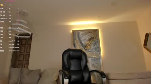 Snapshot of lizzhamilton_ chatting on 02/07/25, 05:10 Lizzi  online show from 02/07/25, 05:10