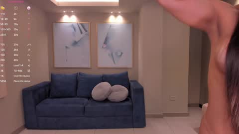 Snapshot of lizzhamilton_ chatting on 02/08/25, 03:21 Lizzi  online show from 02/08/25, 03:21