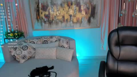 Snapshot of lizzhamilton_ chatting on 02/12/25, 05:26 Lizzi  online show from 02/12/25, 05:26