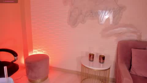 Snapshot of lizzhamilton_ chatting on 02/18/25, 02:49 Lizzi  online show from 02/18/25, 02:49