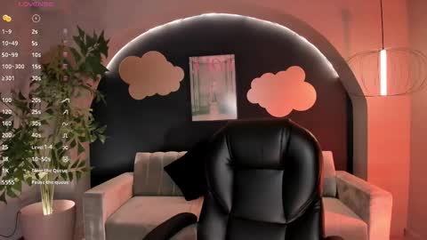 Snapshot of lizzhamilton_ chatting on 02/20/25, 02:29 Lizzi  online show from 02/20/25, 02:29