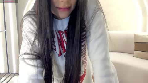 Snapshot of lizzhamilton_ chatting on 09/13/25, 07:35 Lizzi  online show from 09/13/25, 07:35