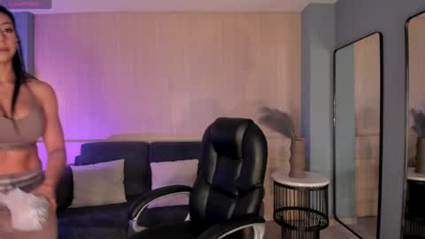 Snapshot of lizzhamilton_ chatting on 09/19/25, 12:50 Lizzi  online show from 09/19/25, 12:50