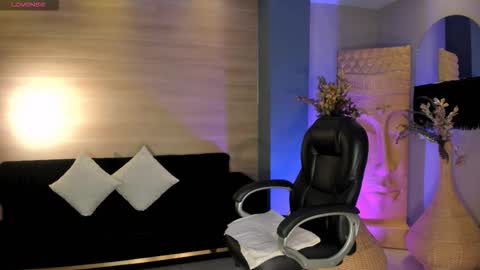 Snapshot of lizzhamilton_ chatting on 09/22/25, 07:16 Lizzi  online show from 09/22/25, 07:16